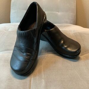 Klogs Black Leather Classic Clogs Slip on Loafers Flats Slip resistant Size 8.5